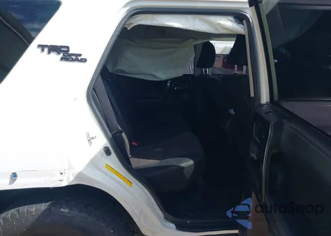 2023 Toyota 4Runner Trd Off Road z USA, uszkodzony, nr VIN JTEPU5JR0P6182220